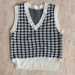 Oversize Houndstooth Sweater Vest